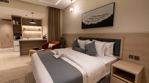 Bed, Kitchen or kitchenette, Bedroom, minibar