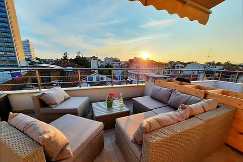View (from property/room), Balcony/Terrace, City view