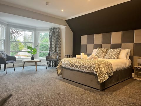 Bed, Decorative detail, Seating area, Bedroom