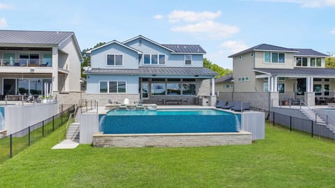 Luxury Waterfront Pool Hot Tub Boat Slips House in Kingsland