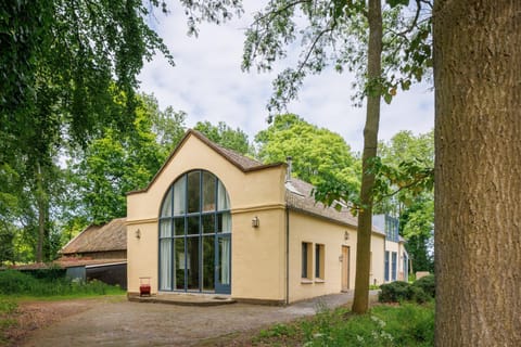 Koetshuis Buitenplaats Iepenoord House in Oostkapelle