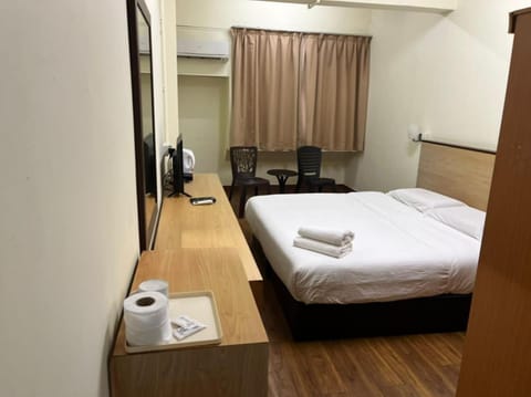 Bed, TV and multimedia, towels