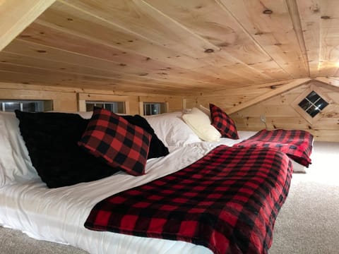 Knotty Pines Cabin near Kentucky Lake, TN Cabin in Tennessee