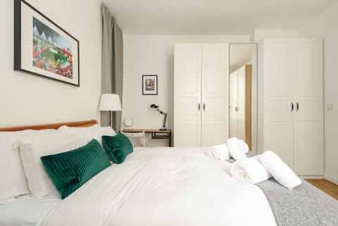 Bed, Photo of the whole room, Bedroom, wardrobe