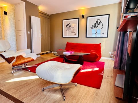 TV and multimedia, Living room, Seating area