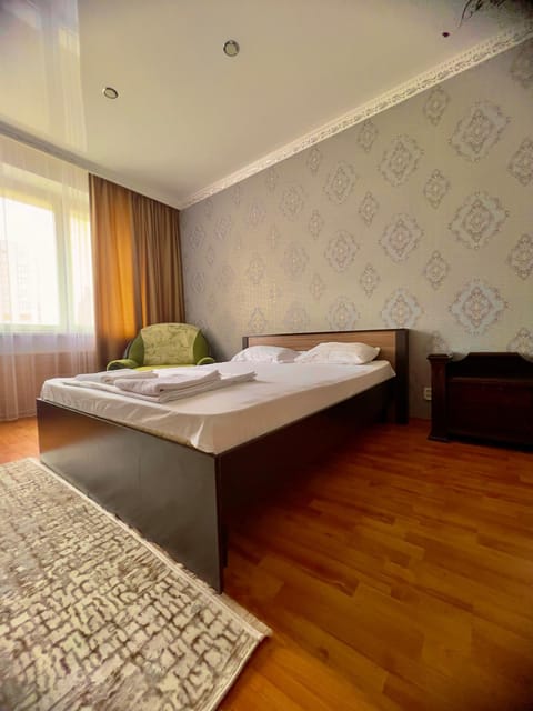 Bed, Photo of the whole room, towels