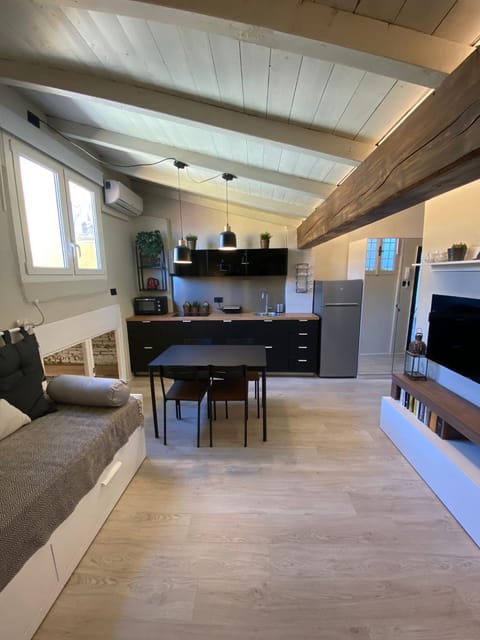 Kitchen or kitchenette, Dining area, Bedroom
