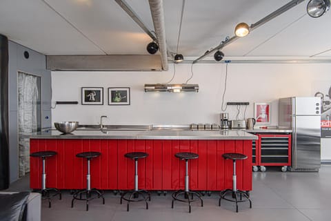 Kitchen or kitchenette, Lounge or bar