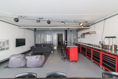 TV and multimedia, Kitchen or kitchenette, Living room, Lounge or bar, Seating area