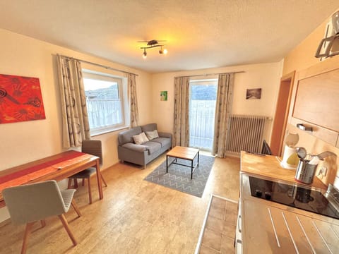 Kitchen or kitchenette, Seating area, Dining area