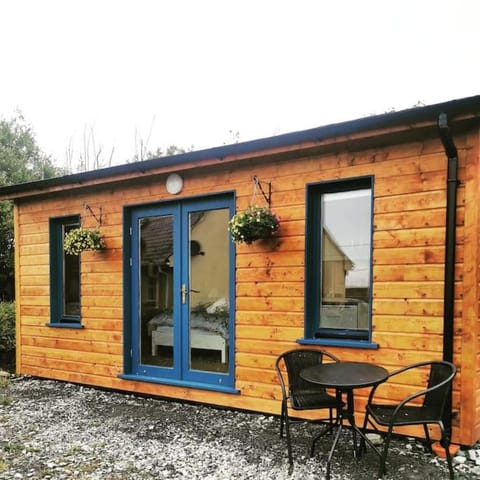 Ceaser's cabin is a cosy 1 bedroom cabin Cabin in County Clare