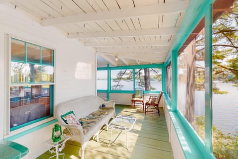 Lakefront Retreat House in Naples