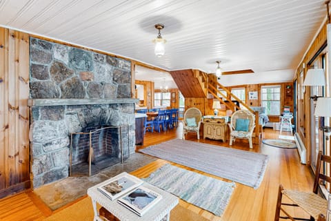 Lakefront Retreat House in Naples