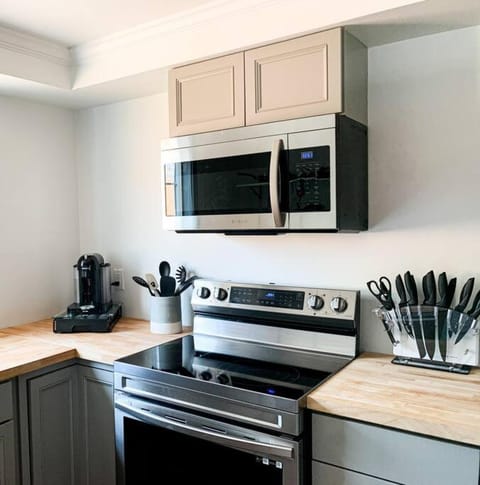 Kitchen or kitchenette, minibar, pet friendly, stove