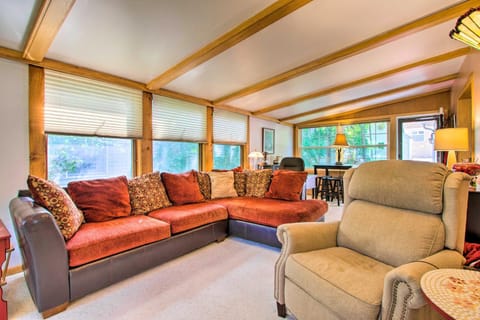 Elegant Home with Deck, 5 Blocks to Mayo Clinic House in Rochester