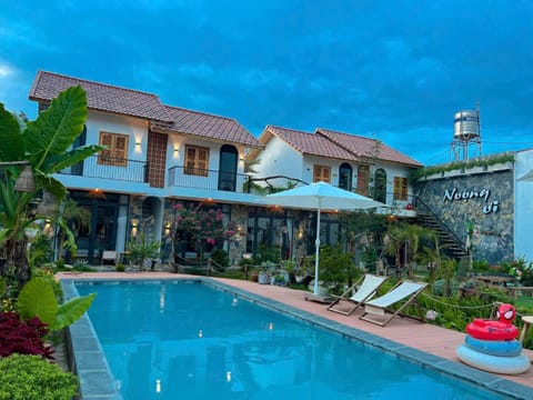 Swimming pool
