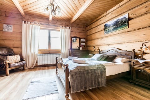 Bed, TV and multimedia, Photo of the whole room, Seating area, Bedroom