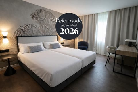 Bed, Photo of the whole room, Seating area, Bedroom