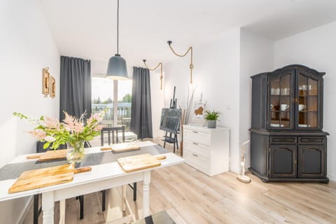 Communal lounge/ TV room, Balcony/Terrace, Kitchen or kitchenette, Living room, Dining area