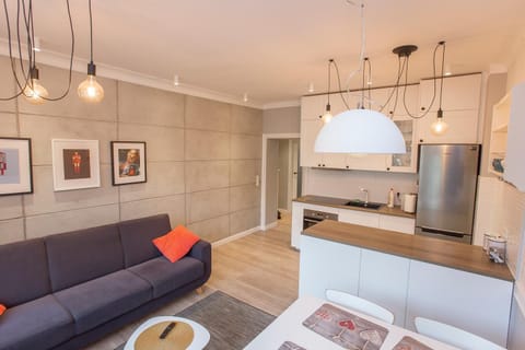 Kitchen or kitchenette, Living room, Seating area, Dining area, minibar, pet friendly, stove