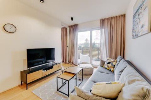 Communal lounge/ TV room, TV and multimedia, Living room, Seating area, Evening entertainment