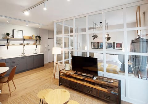 Kitchen or kitchenette, Living room, Seating area, Diving