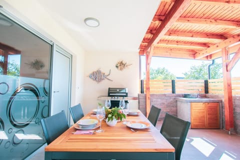 Patio, Kitchen or kitchenette, Living room, Dining area