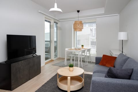 TV and multimedia, Living room, Seating area, Evening entertainment