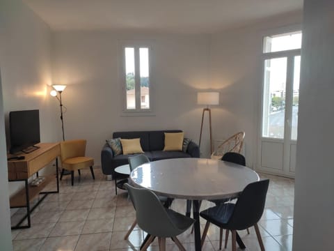 TV and multimedia, Seating area