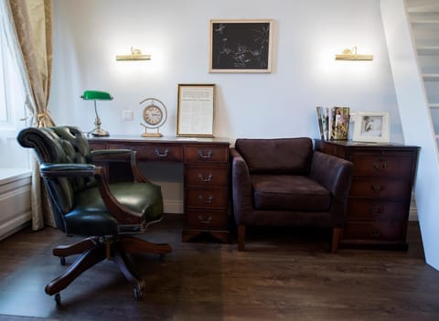 Seating area, Bedroom