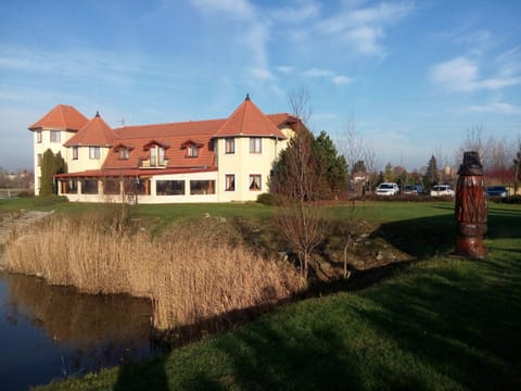 Property building, Neighbourhood