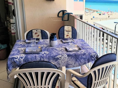 Property building, Balcony/Terrace, Beach, Sea view