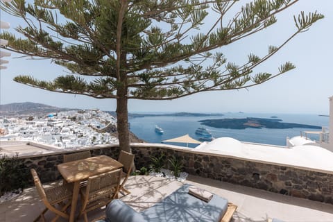 View (from property/room), Balcony/Terrace, City view, Landmark view, Sea view