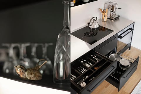 Coffee/tea facilities, Kitchen or kitchenette, stove, toaster