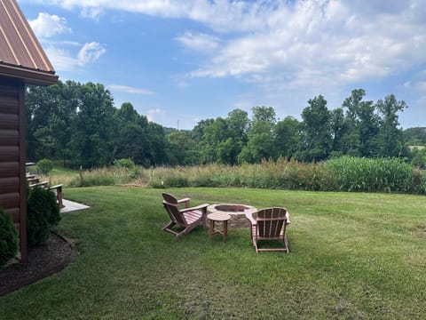 Cozy 1 bedroom cabin in the heart of Jonesborough Cabin in Johnson City