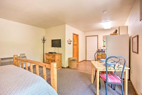 Bright Davis Escape with Screened-In Porch! Apartment in Davis