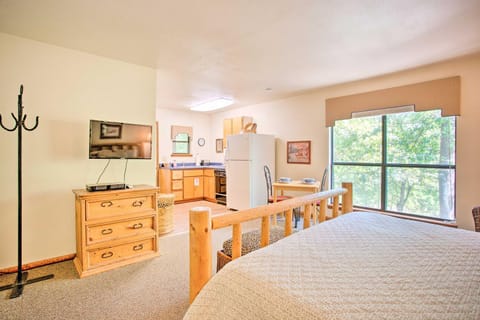 Bright Davis Escape with Screened-In Porch! Apartment in Davis