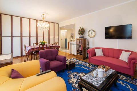 TV and multimedia, Living room, Seating area, Dining area, Evening entertainment