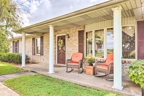 Charming Williamstown Retreat with Private Yard House in Williamstown