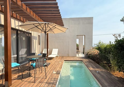 Property building, Patio, Day, Natural landscape, Hot Tub, Balcony/Terrace, sunbed