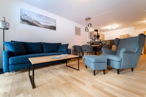 Living room, Seating area, Entertainment