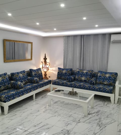 TV and multimedia, Living room, Seating area, internet