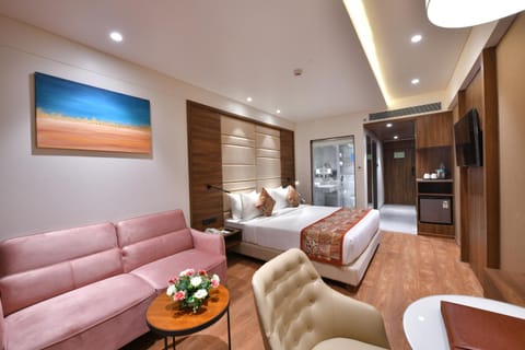 Photo of the whole room, Bedroom