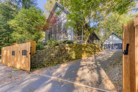 Sandy Ski Chalet House in Mount Hood Village