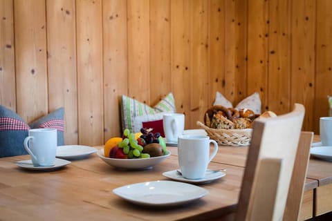 Food and drinks, Dining area