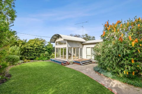 Property building, Spring, Day, Natural landscape, Garden, Garden view