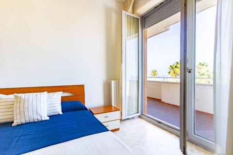 Bed, View (from property/room), Balcony/Terrace, Photo of the whole room, Bedroom