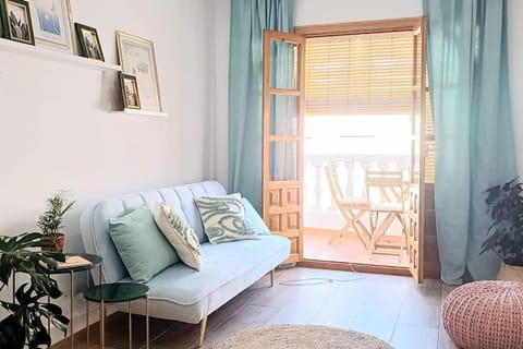 Balcony/Terrace, Living room, Decorative detail, Seating area