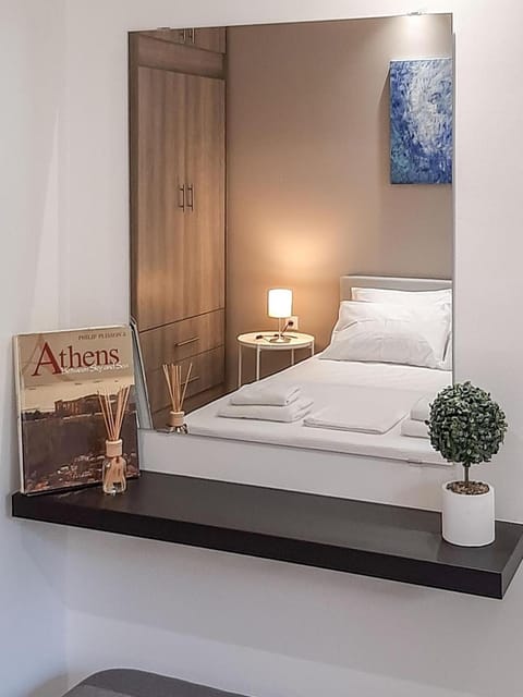 Property building, Bed, Bedroom