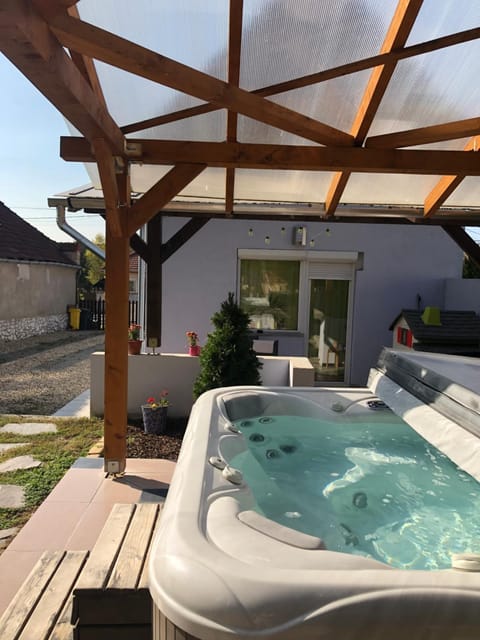 Balcony/Terrace, Swimming pool